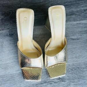 Olivia Ferguson Gold Pump Heels